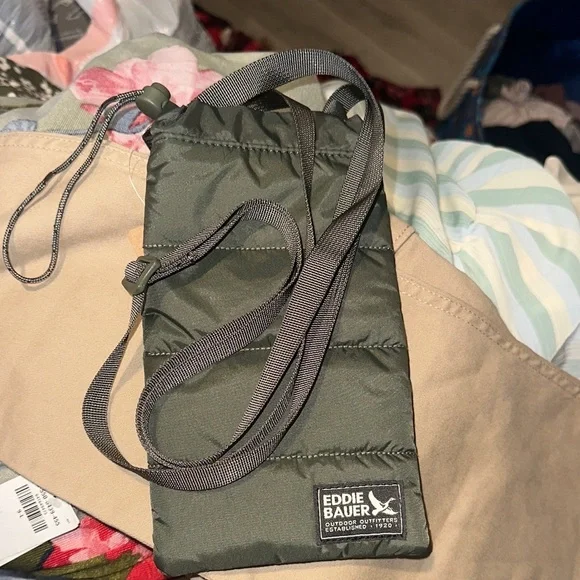 Eddie Bauer Olive Quilted Pouch - Picture 4 of 8